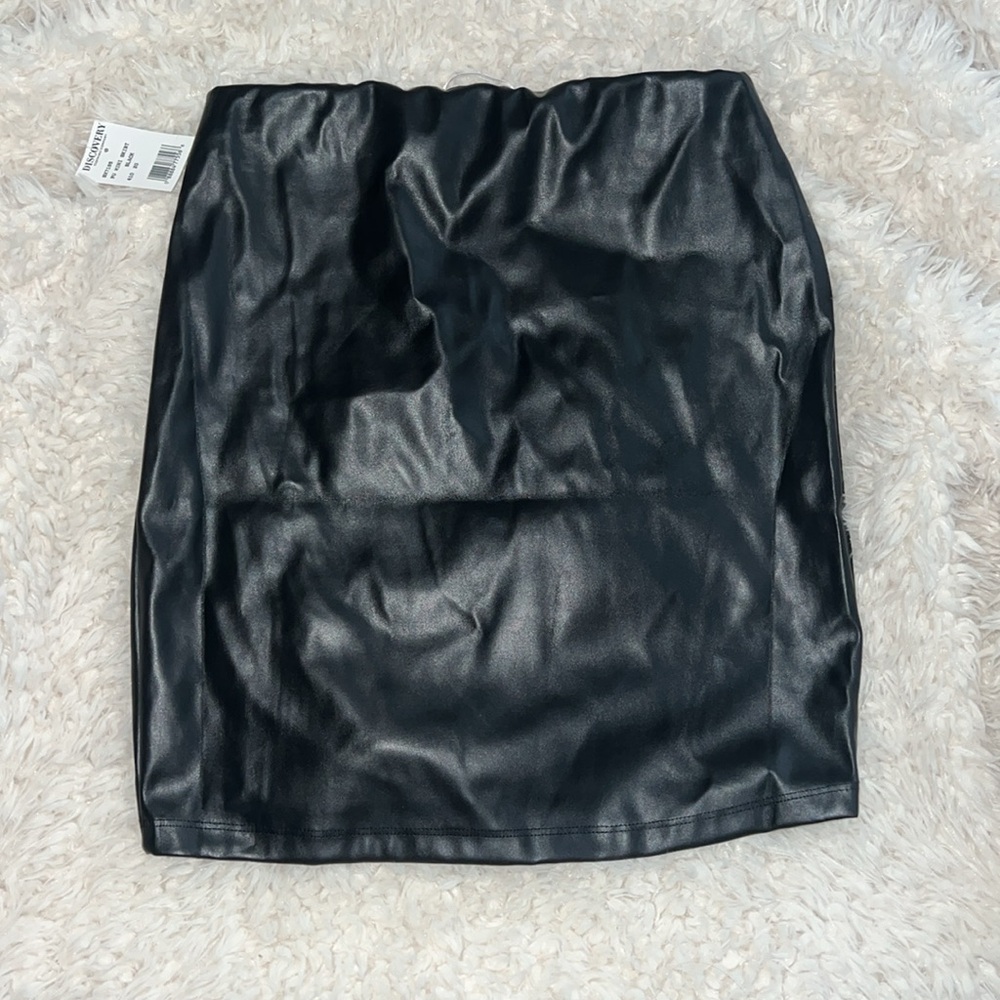 Black leather mini skirt - Picture 2 of 3